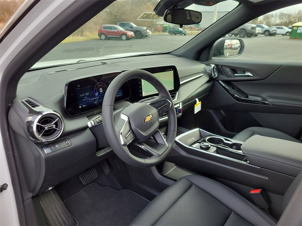 2026 Chevrolet Equinox LT photo 2