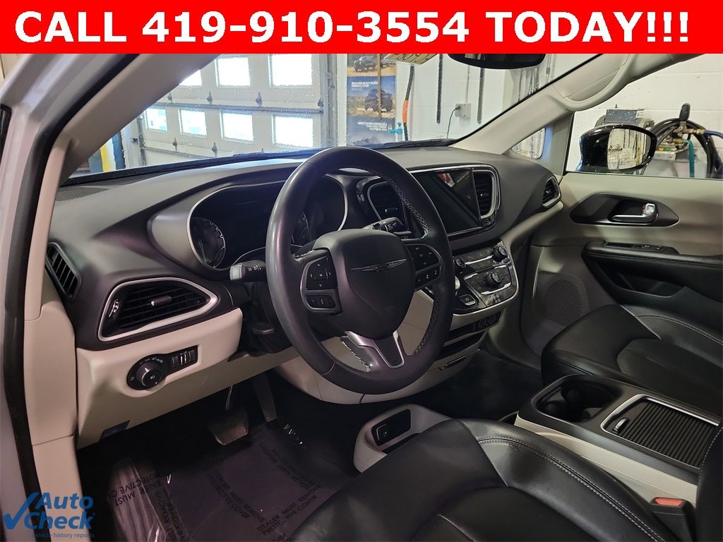 Used 2024 Chrysler Pacifica Touring L