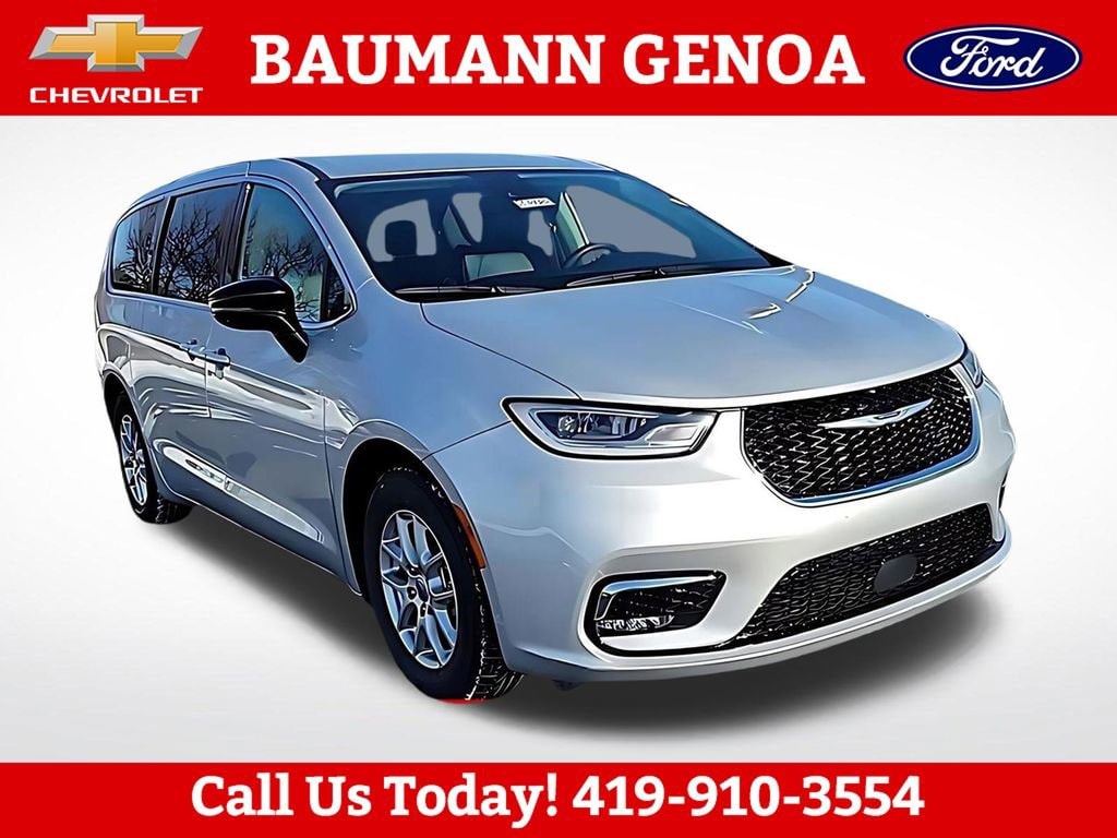 2024 Chrysler Pacifica Touring L's photo