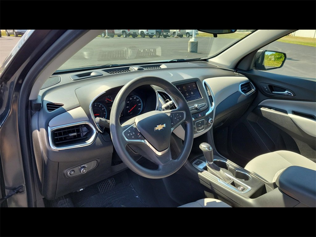 2021 Chevrolet Equinox LS photo 3