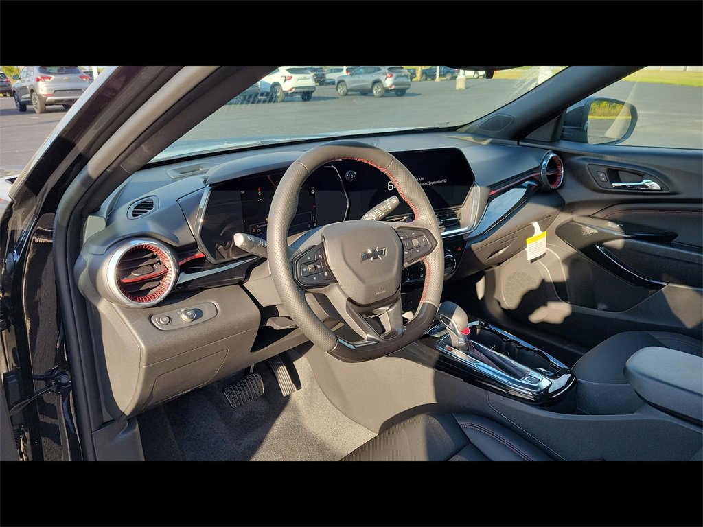 2025 Chevrolet Trax photo 3
