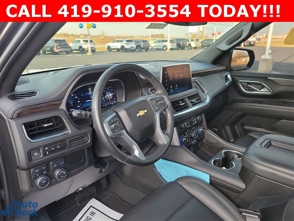 2023 Chevrolet Suburban LT photo 3