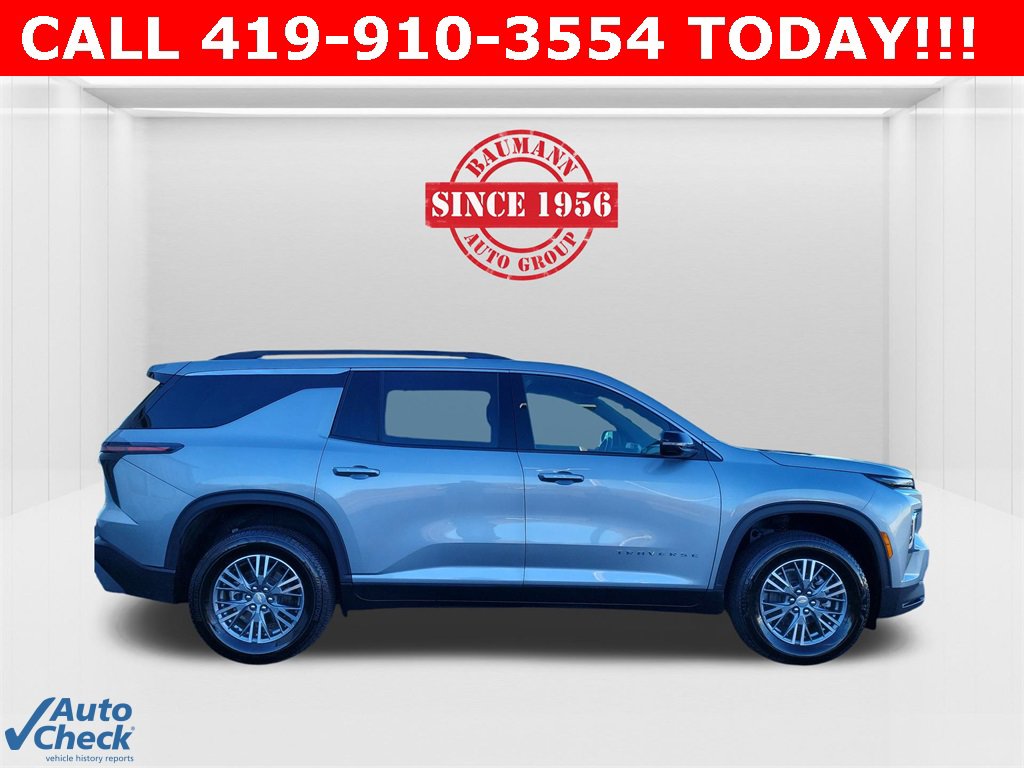 2025 Chevrolet Traverse photo 2