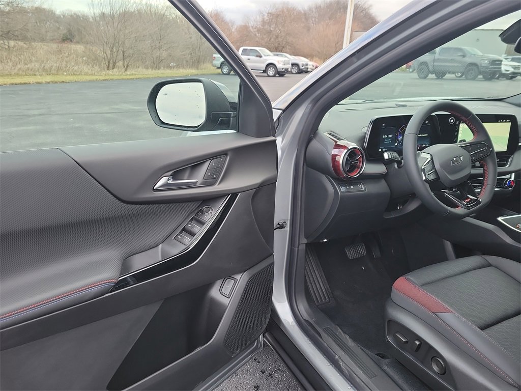 2026 Chevrolet Equinox RS photo 2