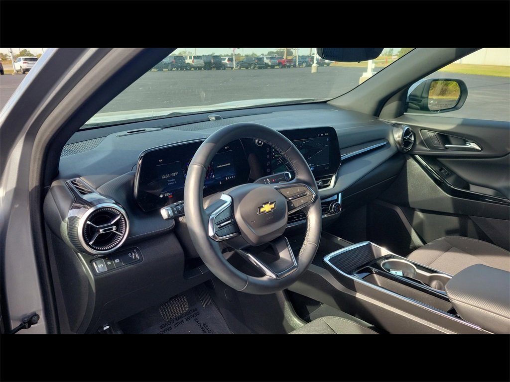2025 Chevrolet Equinox LT photo 3