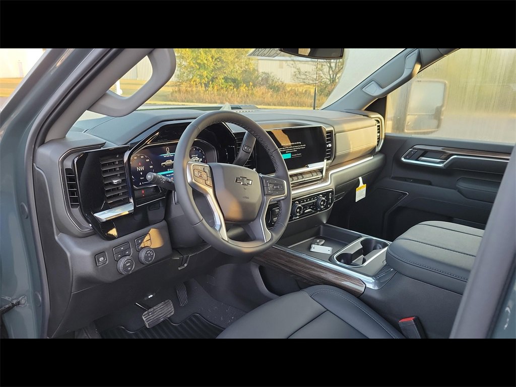 2026 Chevrolet Silverado 2500HD LT photo 3