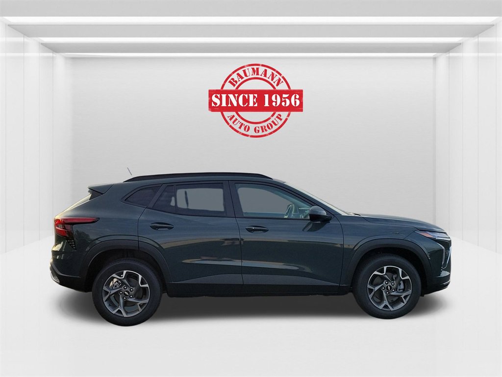 2025 Chevrolet Trax LT photo 3