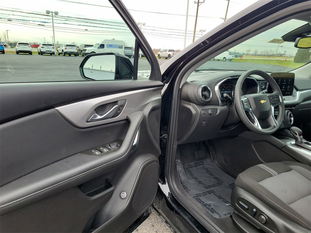 2024 Chevrolet Blazer 2LT photo 2
