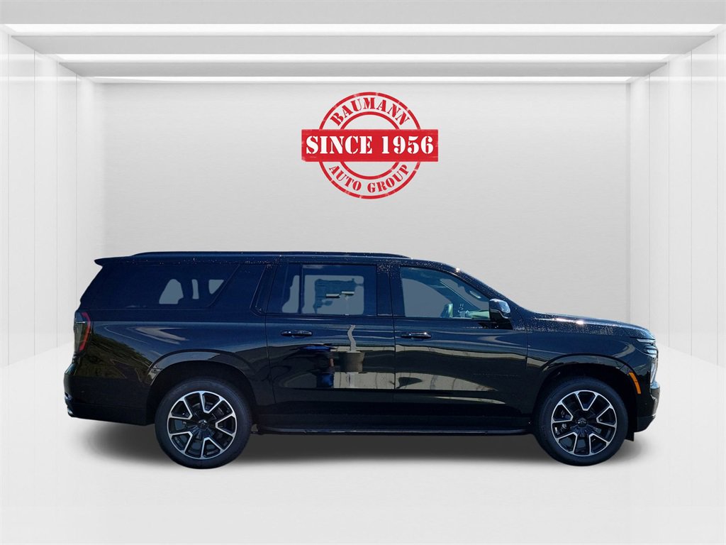 2025 Chevrolet Suburban RST photo 4