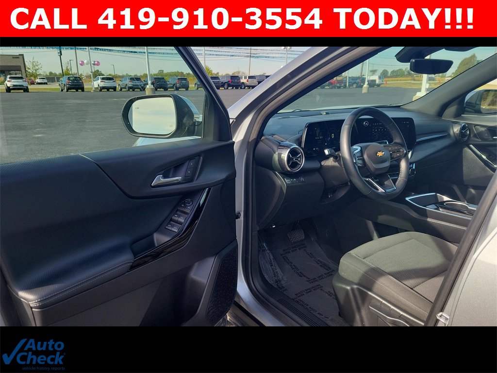 2025 Chevrolet Equinox LT photo 2
