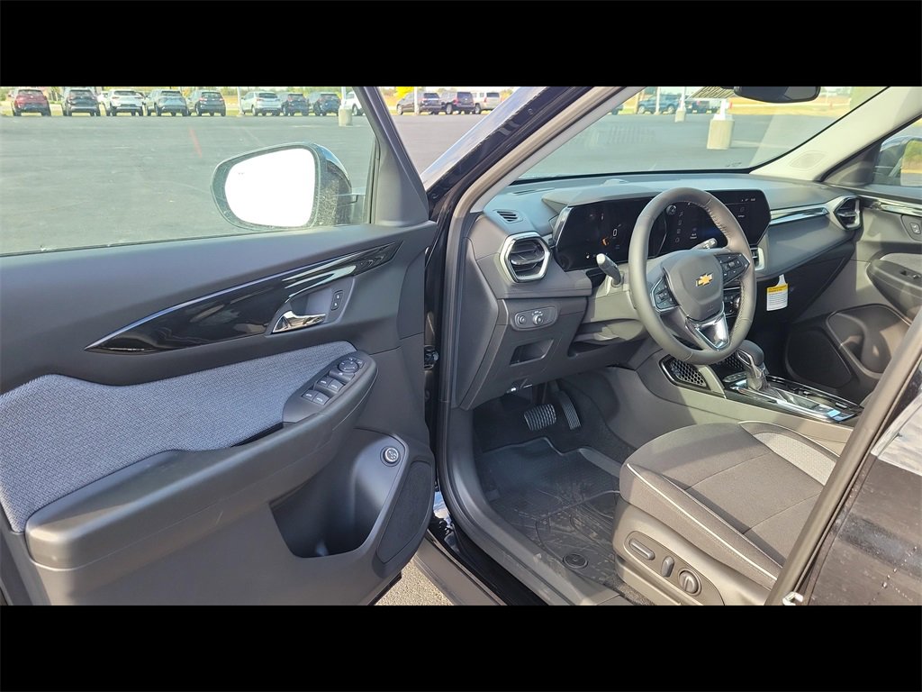 2026 Chevrolet Trailblazer LT photo 2