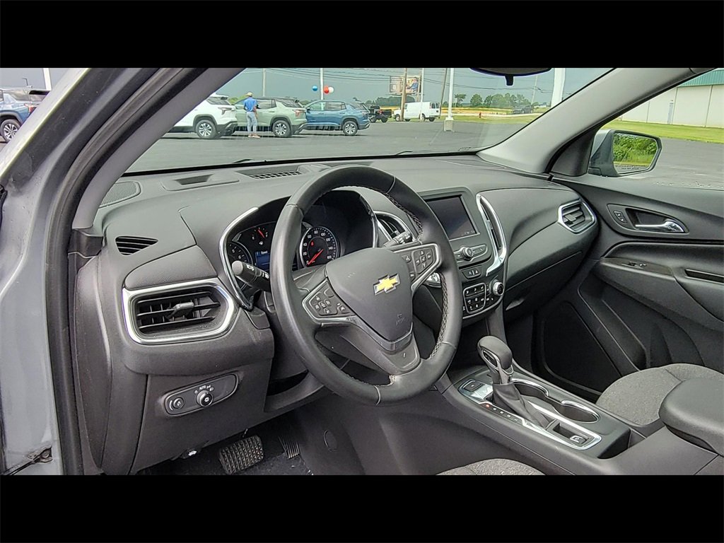 2023 Chevrolet Equinox LT photo 3
