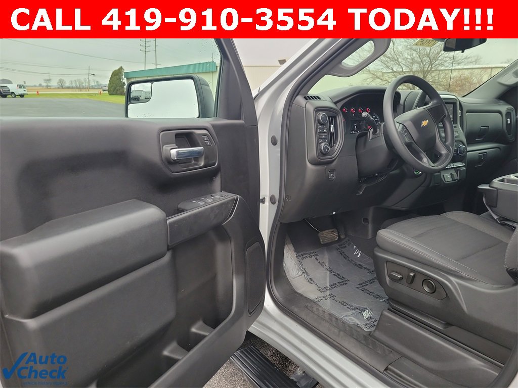 2022 Chevrolet Silverado 1500 Custom photo 2