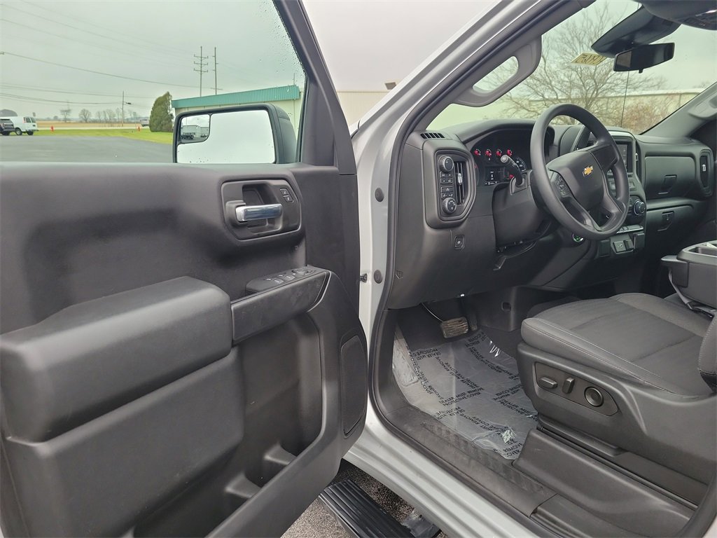 2022 Chevrolet Silverado 1500 Custom photo 2