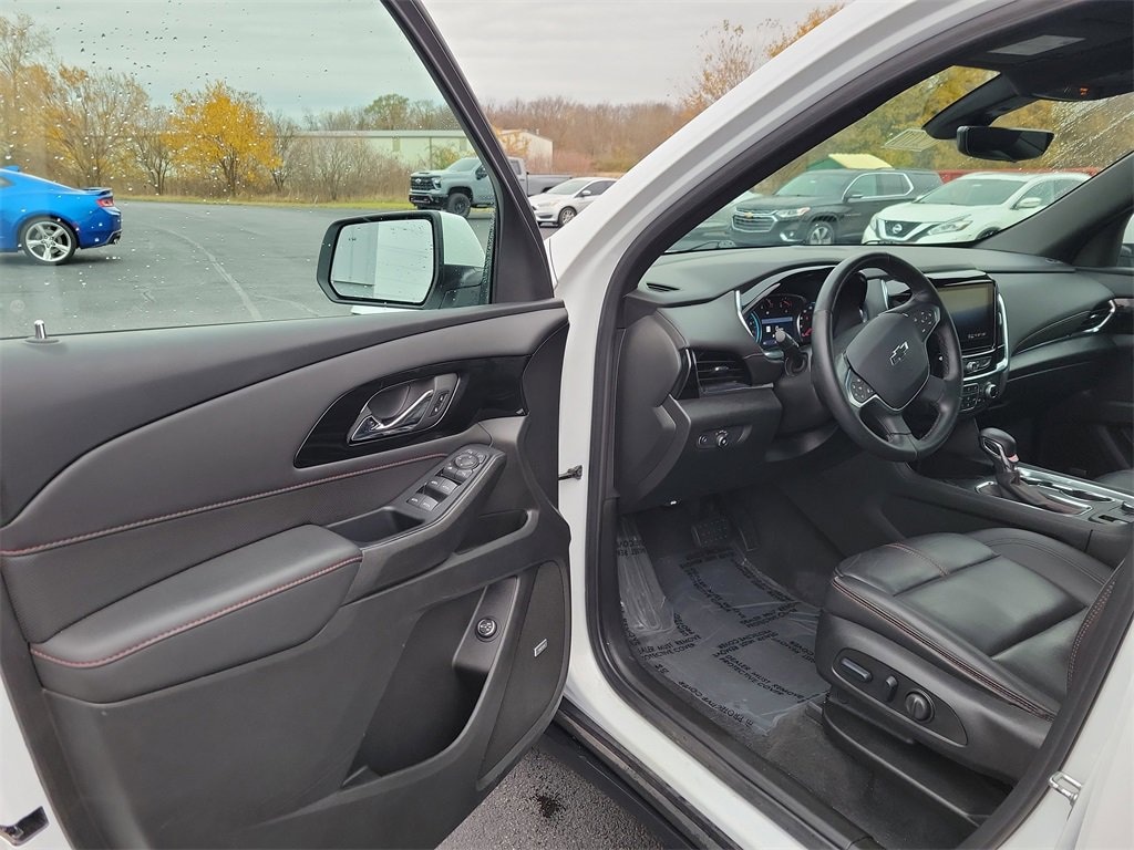 Used 2023 Chevrolet Traverse RS SUV