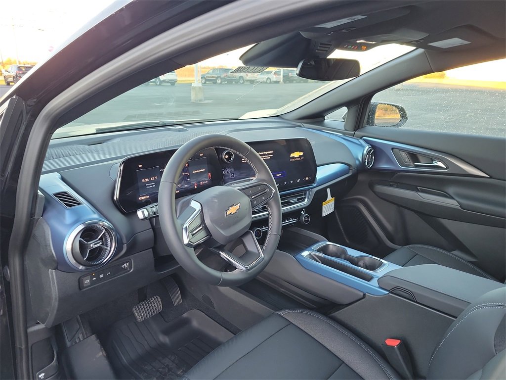 2026 Chevrolet Equinox EV 1LT photo 3