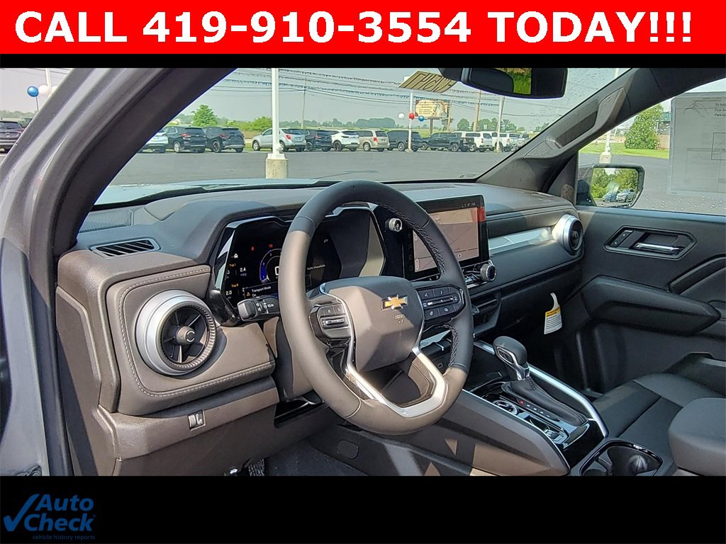 2025 Chevrolet Colorado Work Truck LT photo 3