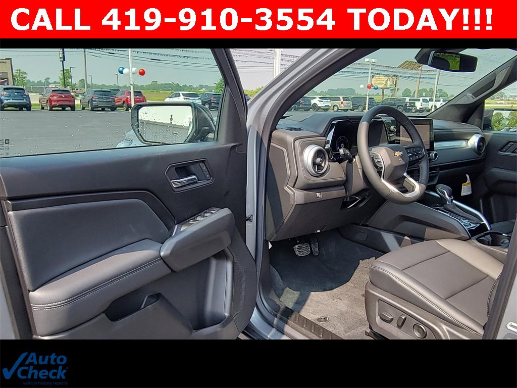 2025 Chevrolet Colorado Work Truck LT photo 2