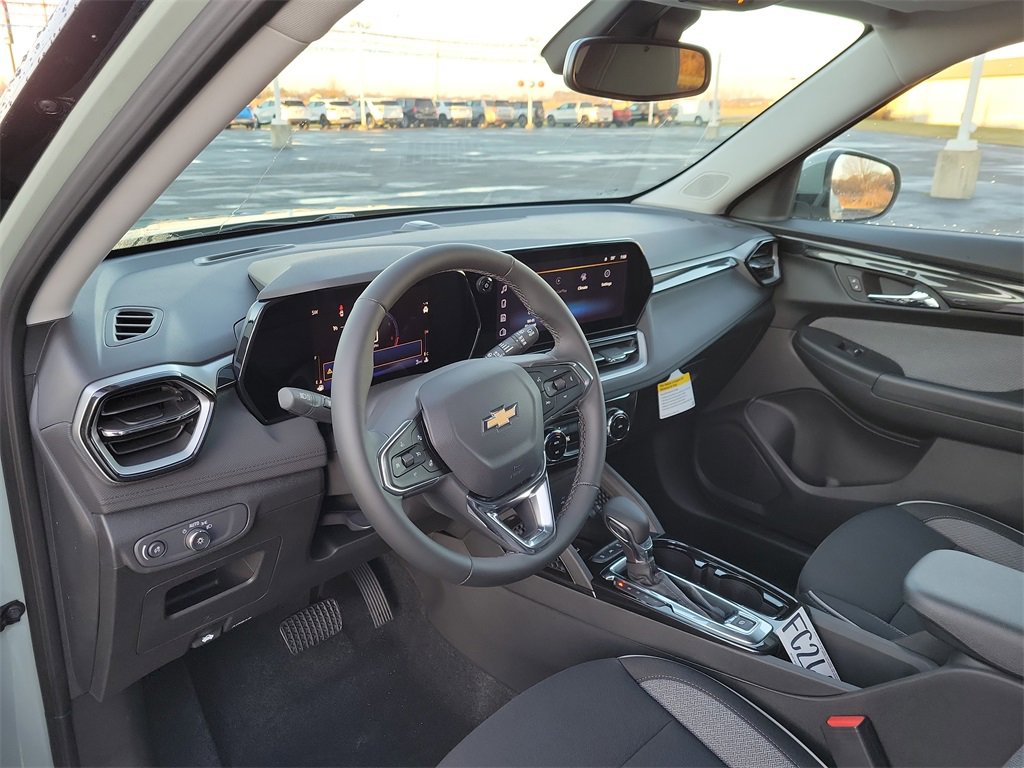 2026 Chevrolet Trailblazer LT photo 3