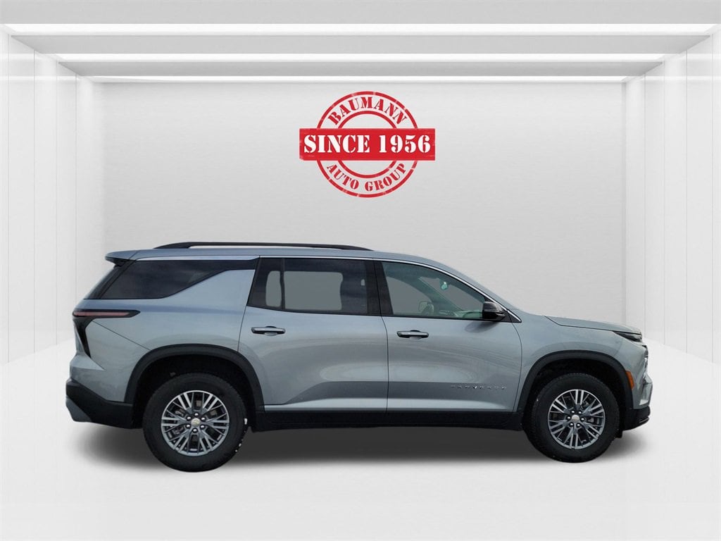 Used 2025 Chevrolet Traverse LT SUV