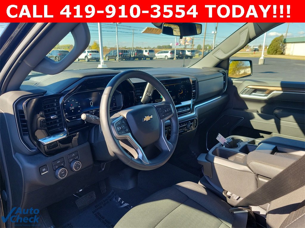 2025 Chevrolet Silverado 1500 LT photo 2