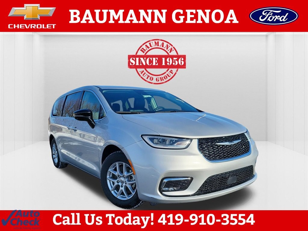 Used 2024 Chrysler Pacifica Touring L