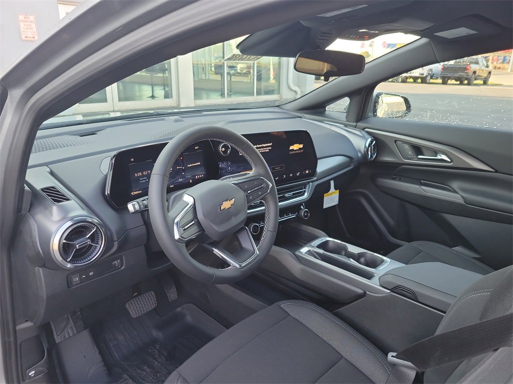 2026 Chevrolet Equinox EV 1LT photo 3