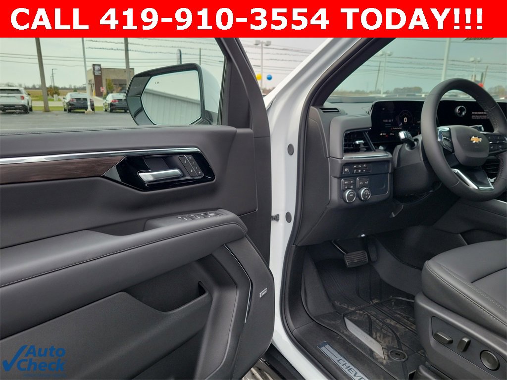 2026 Chevrolet Suburban LT photo 2