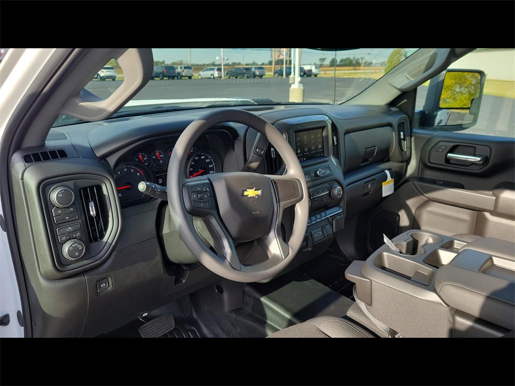 2026 Chevrolet Silverado 2500HD photo 3