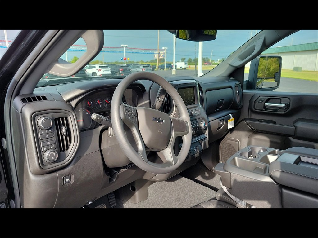 2026 Chevrolet Silverado 2500HD Custom photo 3