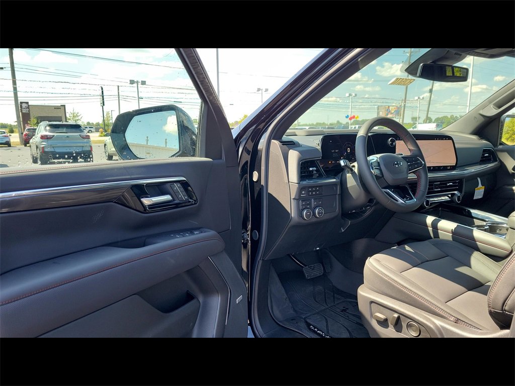 2025 Chevrolet Suburban RST photo 2