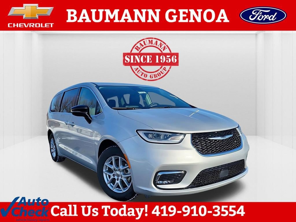 Used 2024 Chrysler Pacifica Touring L