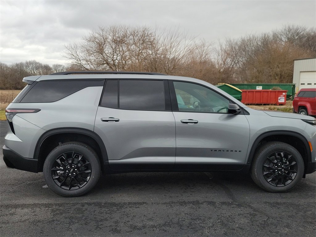 2026 Chevrolet Traverse photo 2