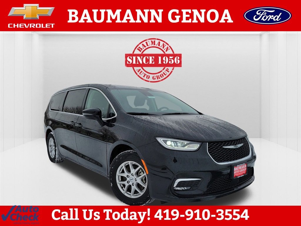 2024 Chrysler Pacifica Touring L's photo