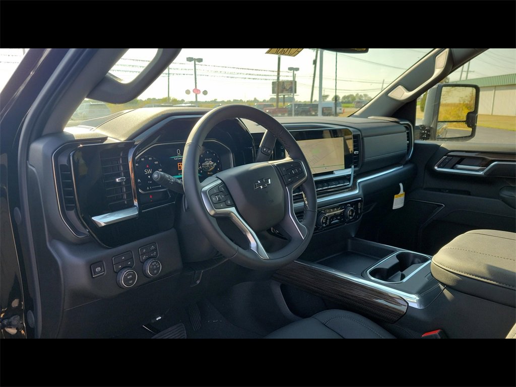 2026 Chevrolet Silverado 2500HD LT photo 3