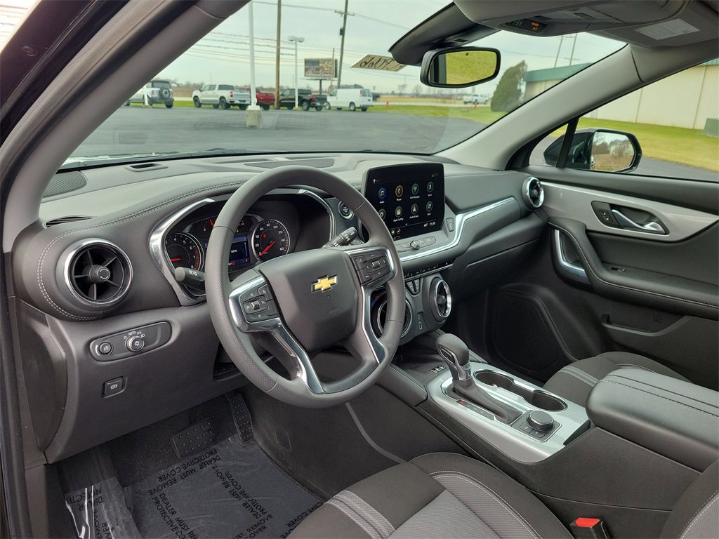 2024 Chevrolet Blazer 2LT photo 2