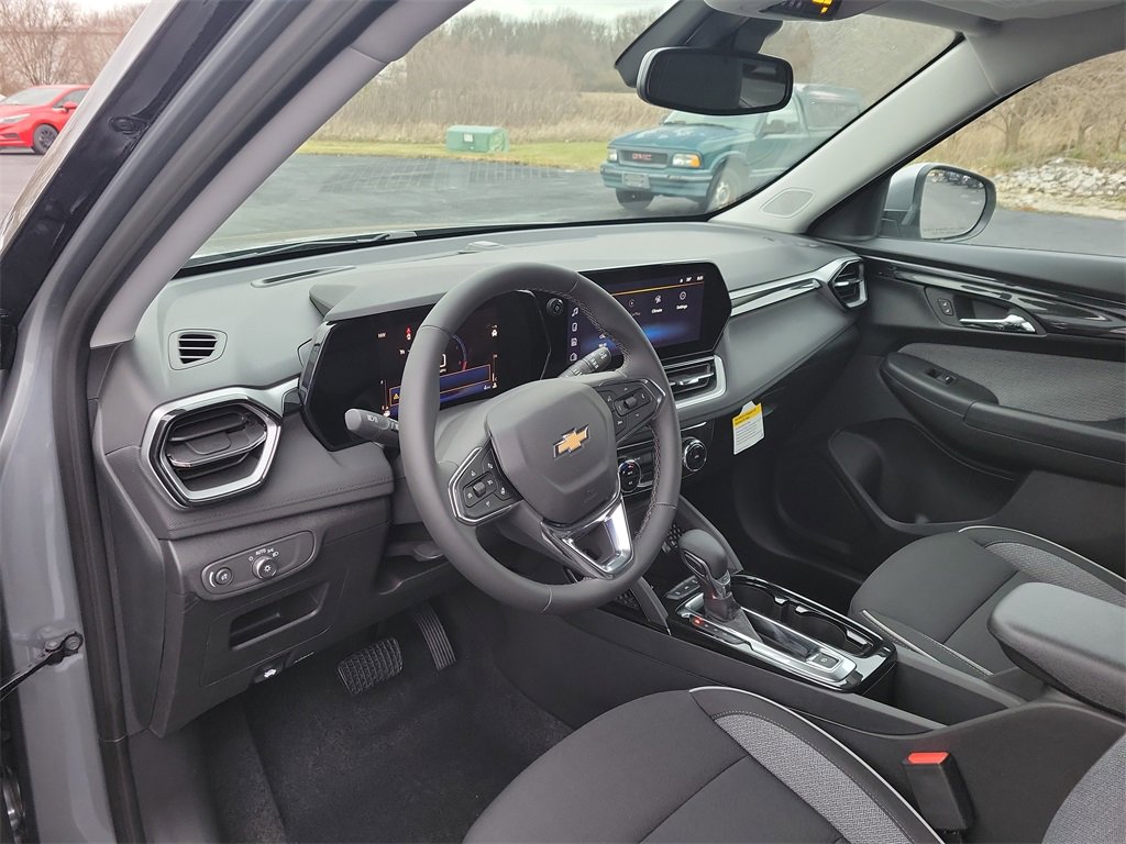 2026 Chevrolet Trailblazer LT photo 2