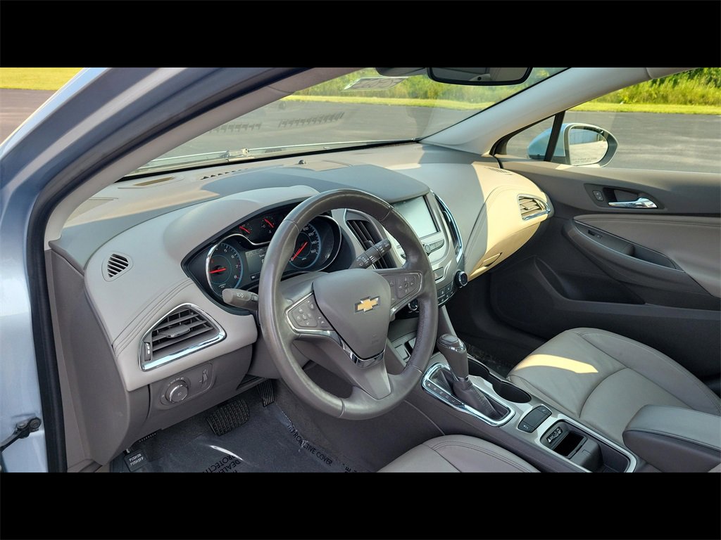 2018 Chevrolet Cruze Premier photo 3