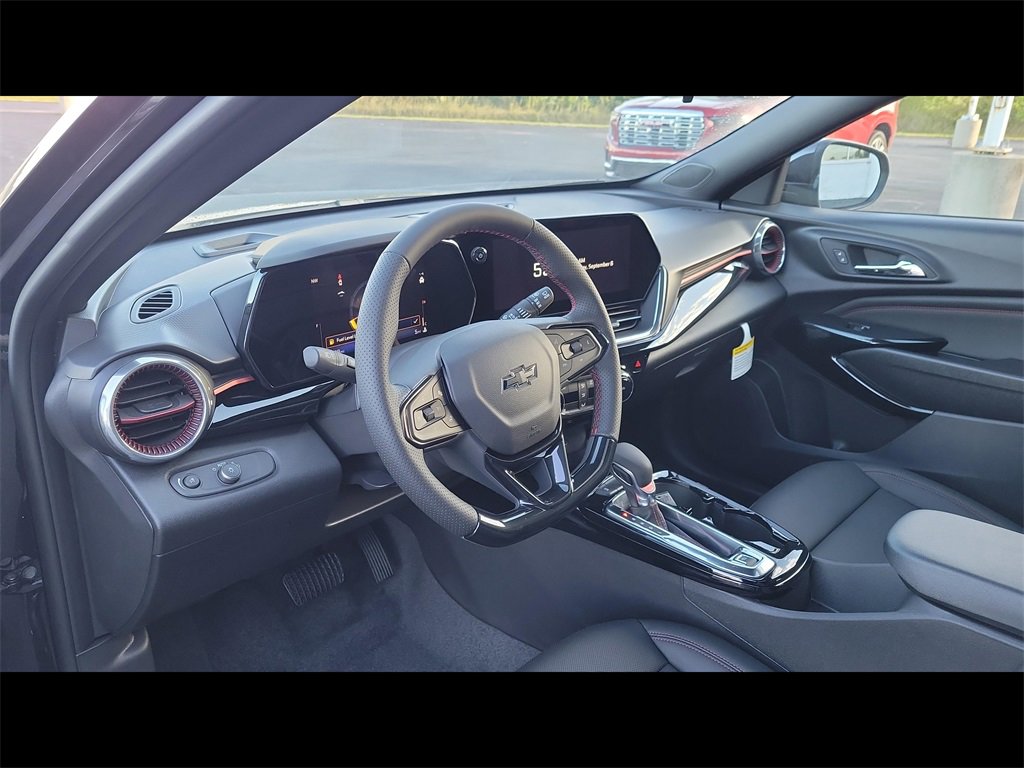 2025 Chevrolet Trax photo 3