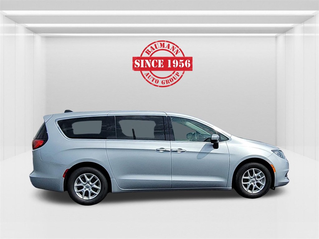 2022 Chrysler Voyager LX photo 4