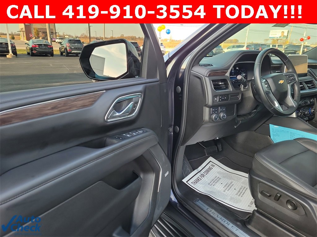 2023 Chevrolet Suburban LT photo 2