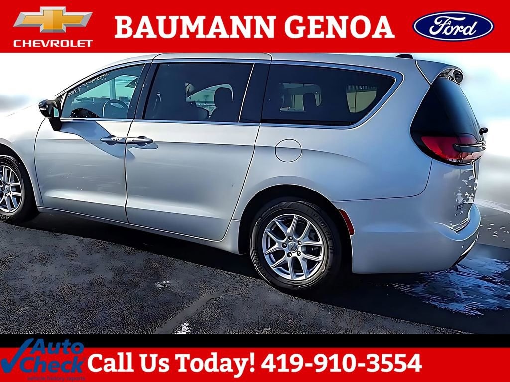 Used 2024 Chrysler Pacifica Touring L