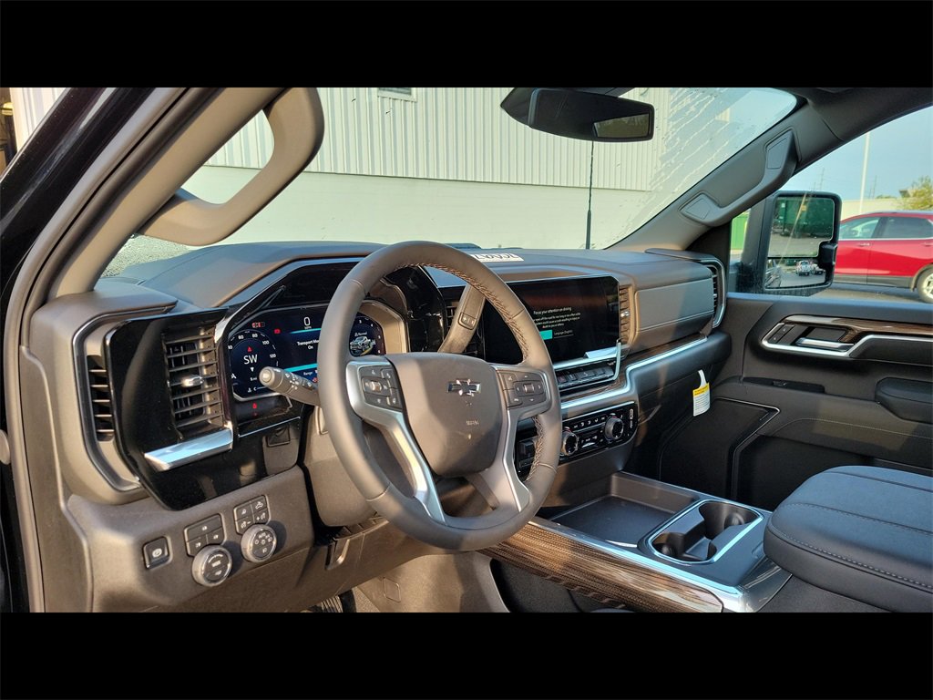 2026 Chevrolet Silverado 2500HD LT photo 3