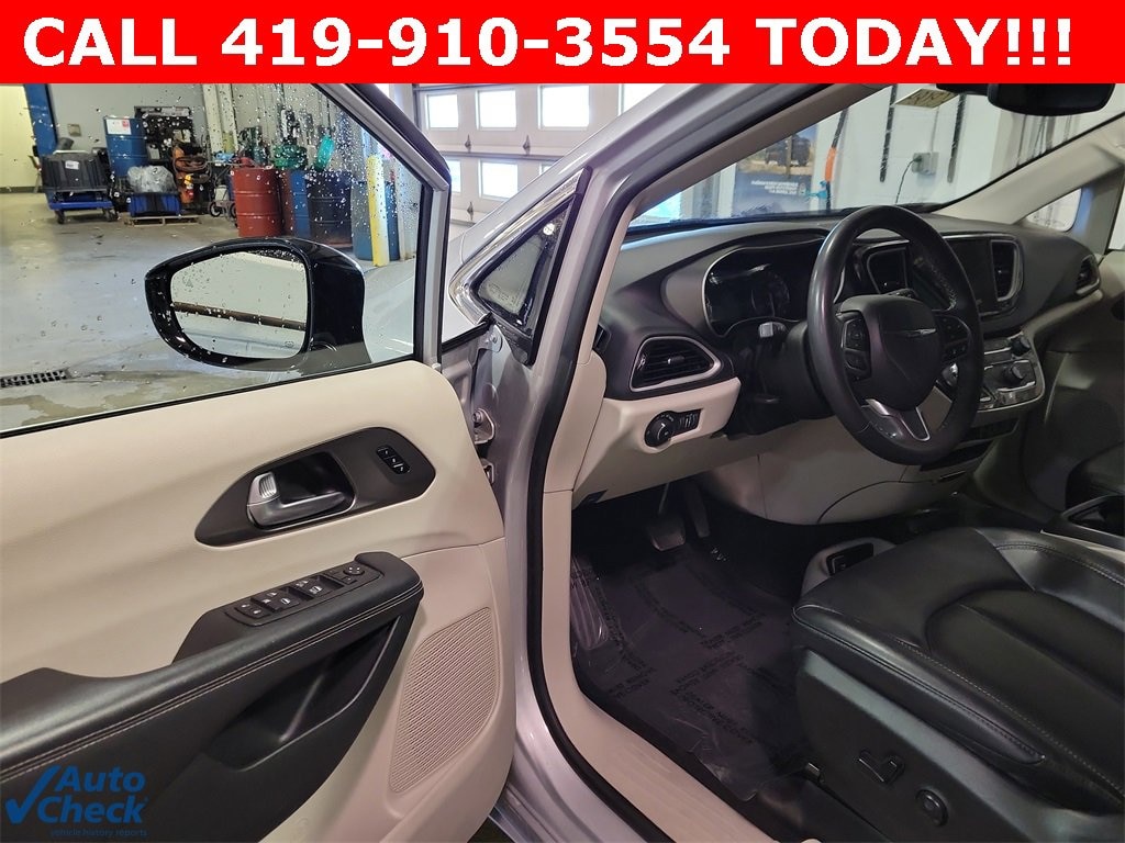 Used 2024 Chrysler Pacifica Touring L