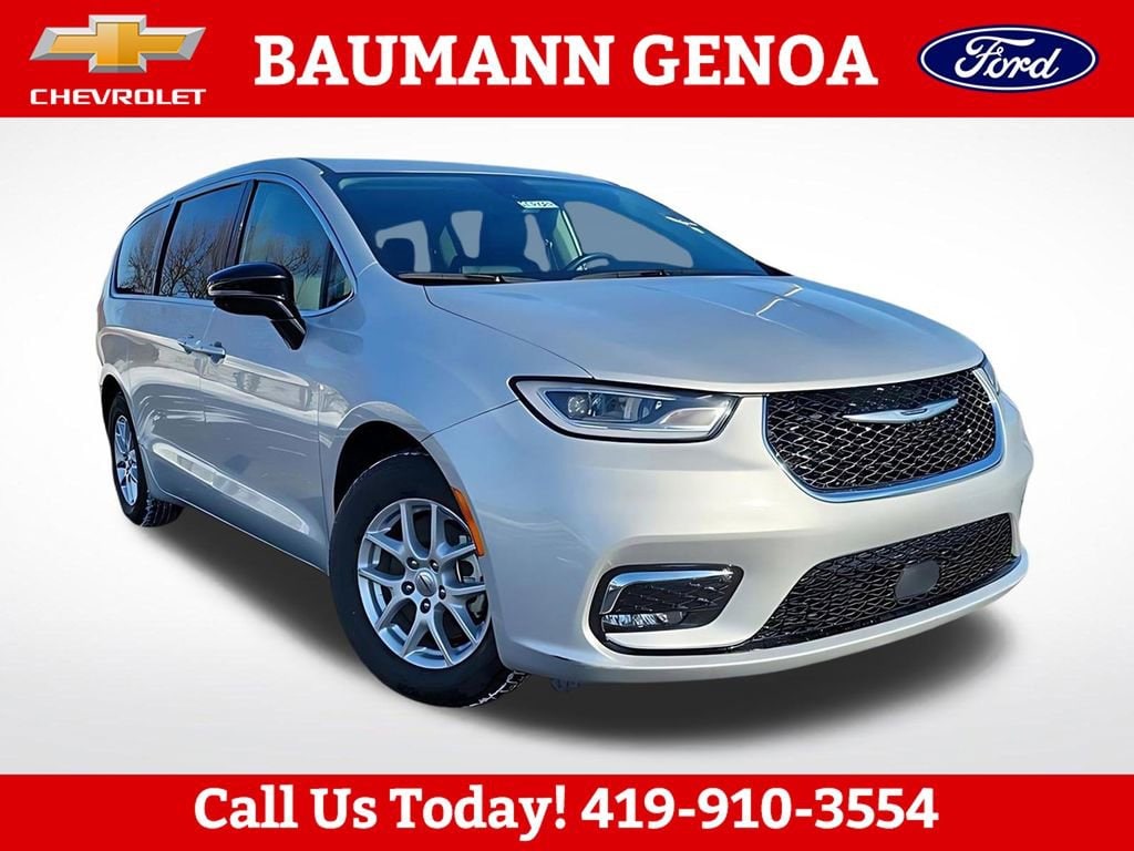 Used 2024 Chrysler Pacifica Touring L