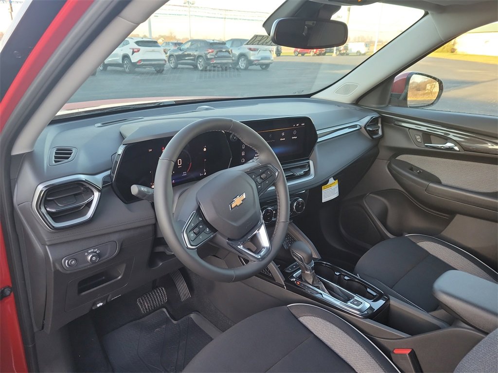 2026 Chevrolet Trailblazer LT photo 2