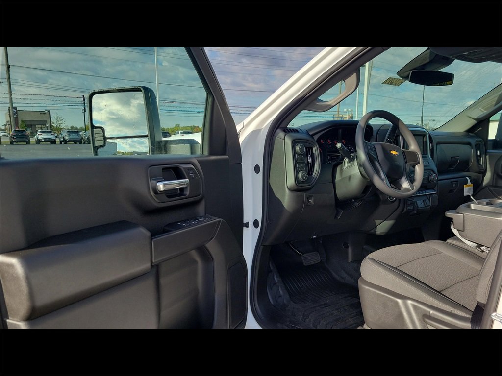 2026 Chevrolet Silverado 2500HD photo 2