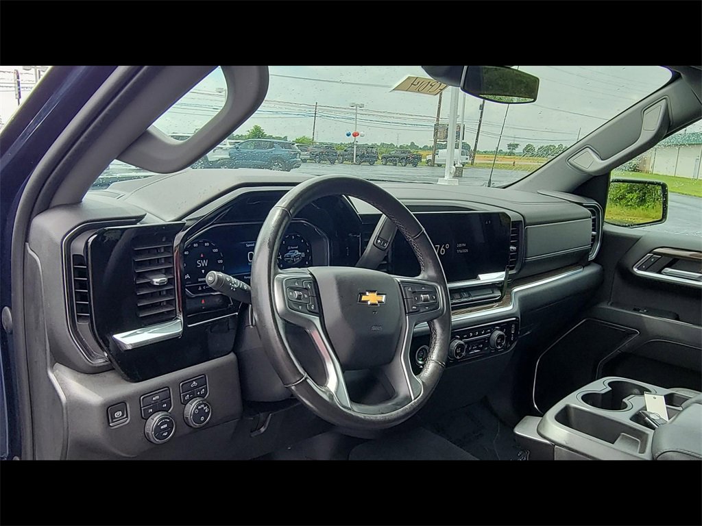 2022 Chevrolet Silverado 1500 LT photo 3