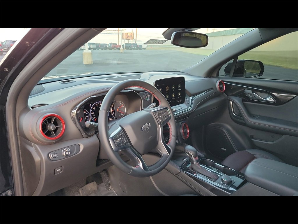 2025 Chevrolet Blazer RS photo 2