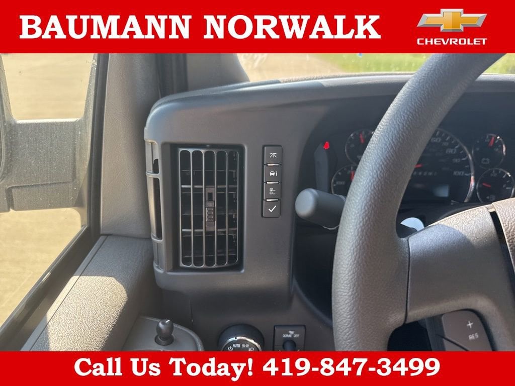2025 Chevrolet Express Cargo Work Van - Photo 17